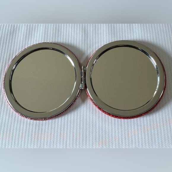 ❤️Coach Compact Mirror appx 3” - Picture 5 of 7